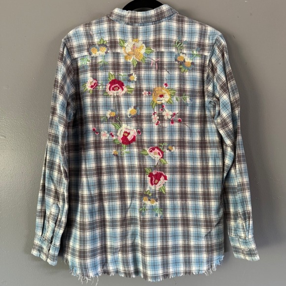 MM VIntage Long Sleeve Button Down Embroidered Flowers | Blue‎ Plaid Floral - Picture 6 of 9